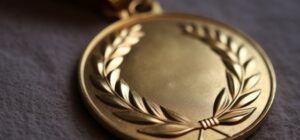 不用品回収業者ランキングTOPに贈られるメダル