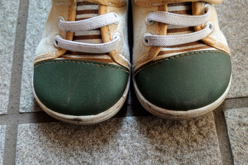 処分する古くなった靴