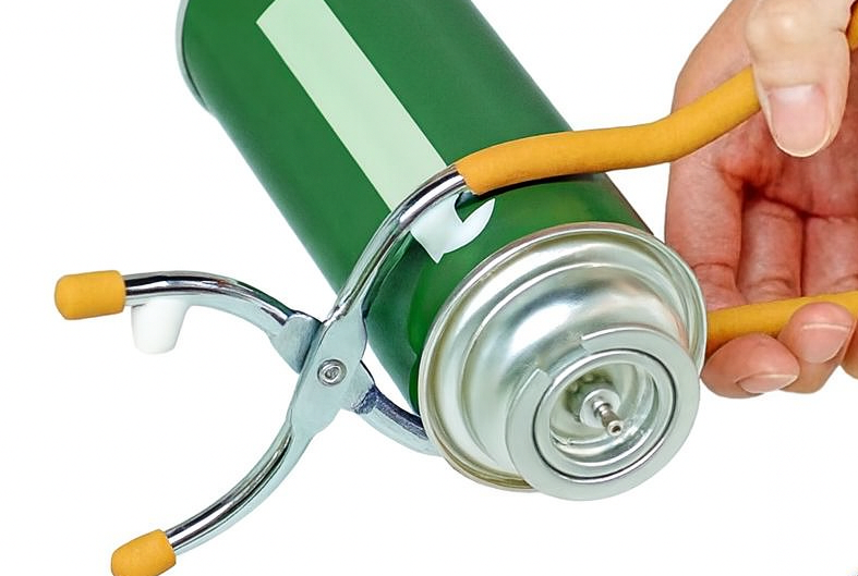 スプレー缶の穴あけのやり方