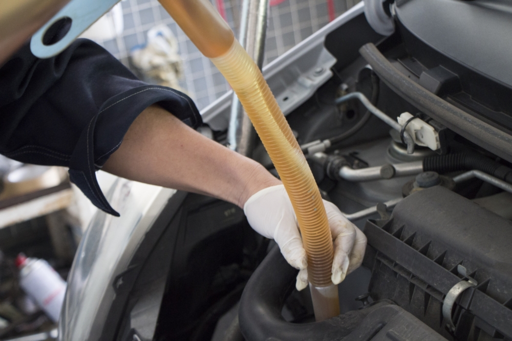 エンジンオイルを処分する際の注意点