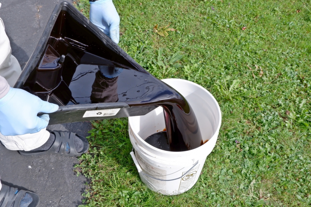 廃油の処理・処分方法｜エンジンオイルやその他廃油の捨て方完全ガイド