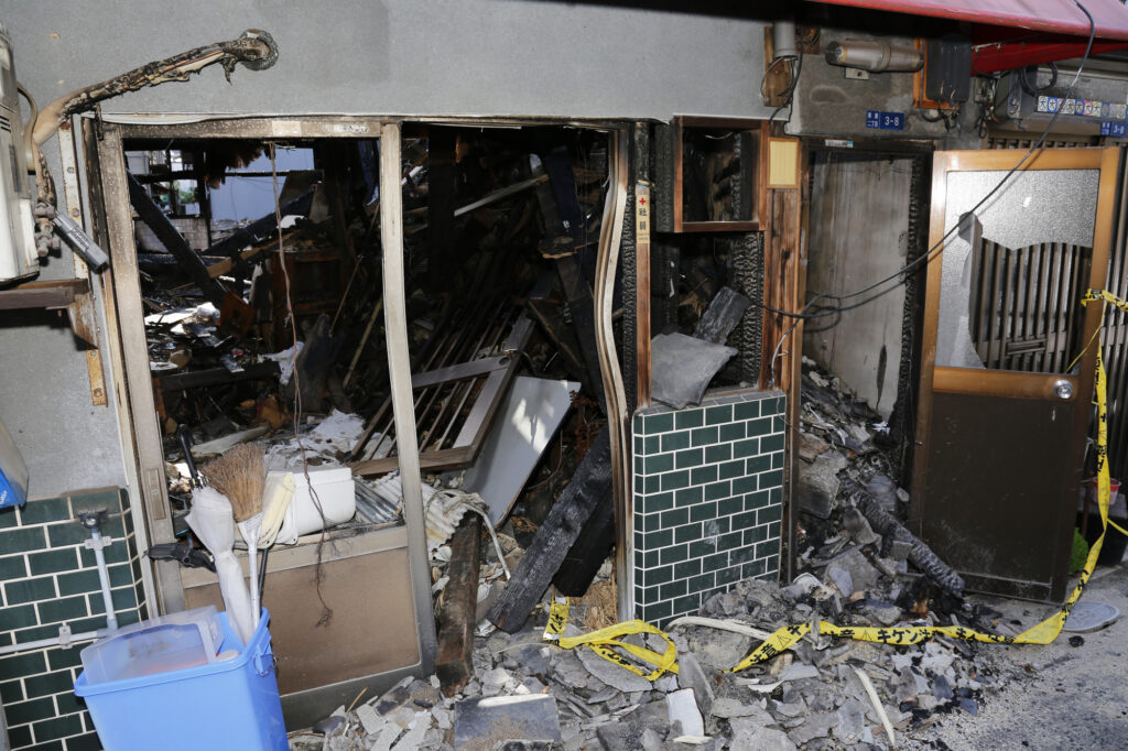 ゴミ屋敷が火事になった後の画像