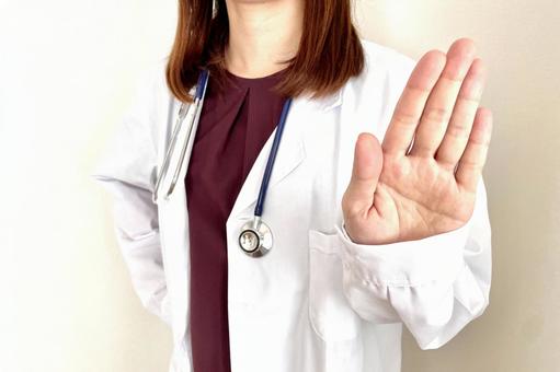 うつの可能性がある人に向けて物を捨てたくなる時の注意点を解説する女医